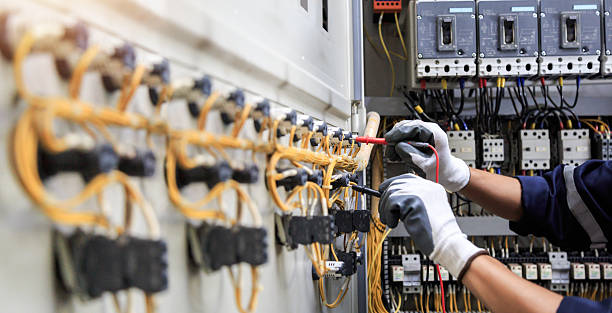 Professional Electrician technician working in Siesta Acres, TX